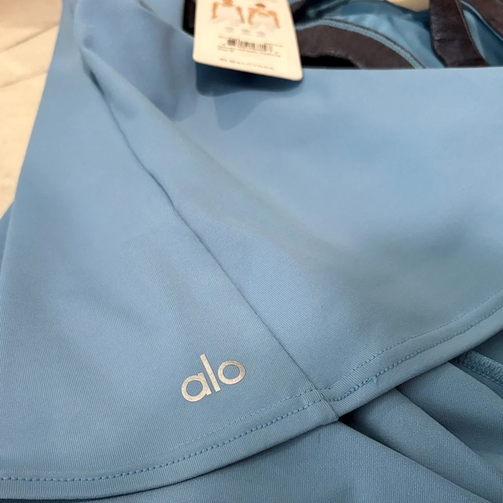 ALO Yoga Venture bra tank - Picture 6 of 8